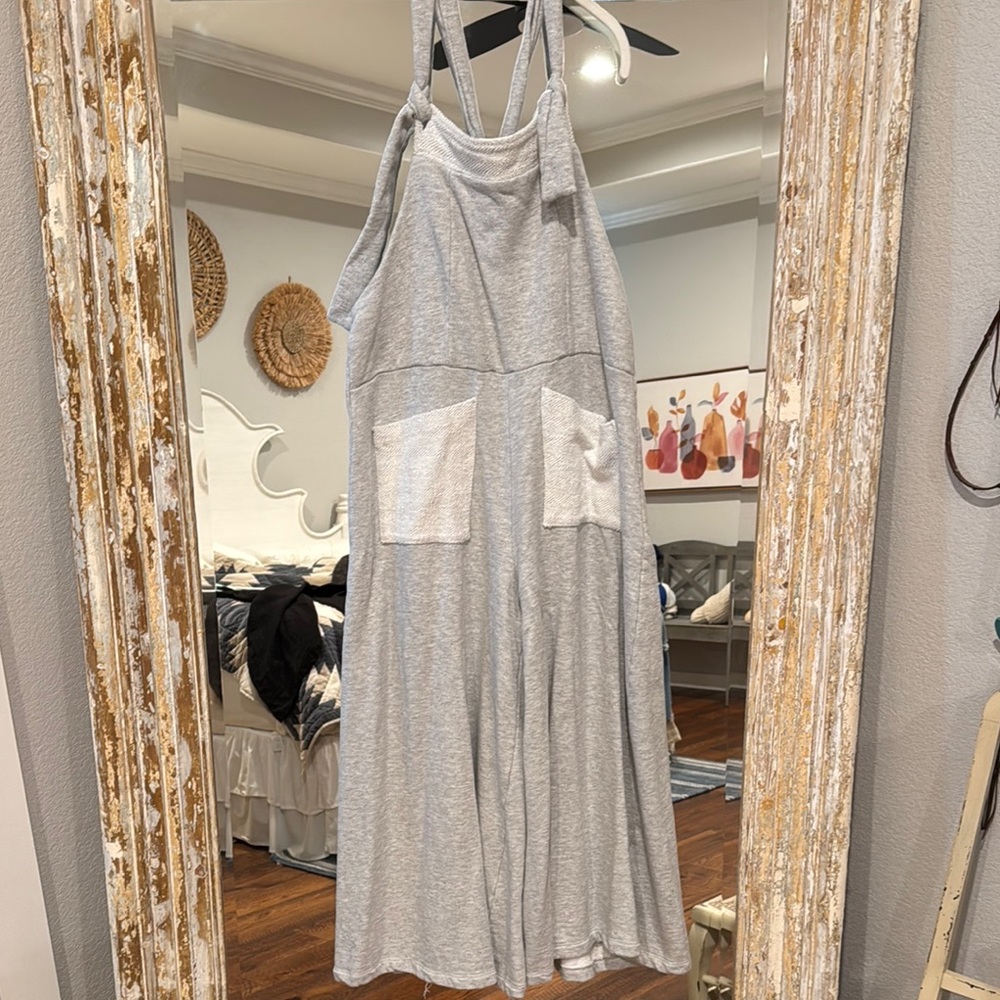 BUCKETLIST Gray Halter Jumpsuit Wide-Leg Design